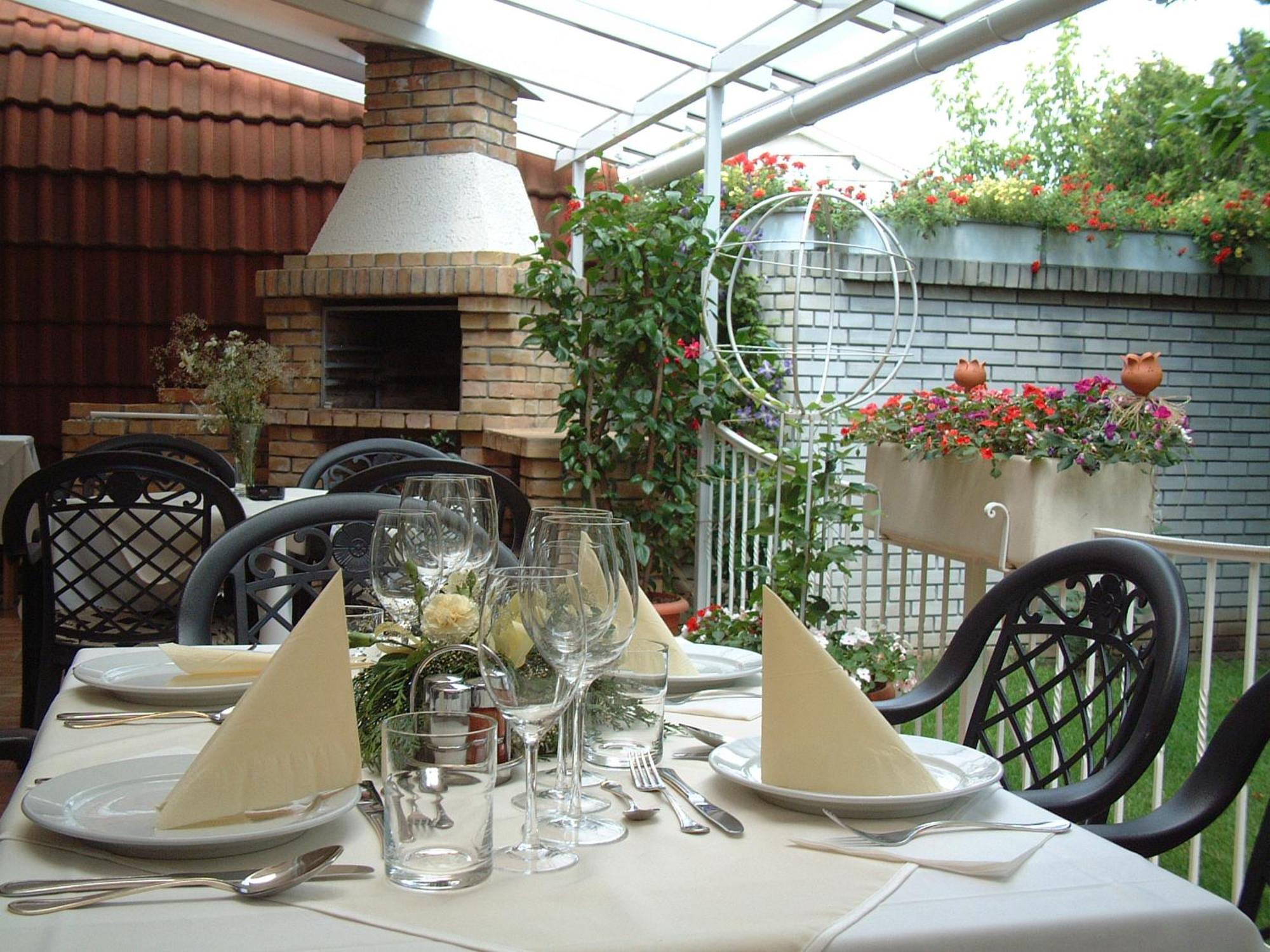 Hotel Rittinger Bonyhád Buitenkant foto